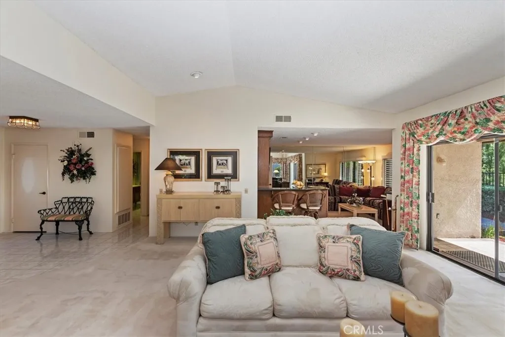 548 Via La Paloma, Riverside, California 92507 home-pic-9